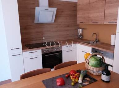 Trosoban stan, Rijeka, Trsat, najam, 1200 €, 100 m2