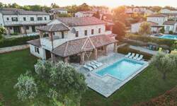 Kuca, Poreč, prodaja, 570000 €, 260 m2