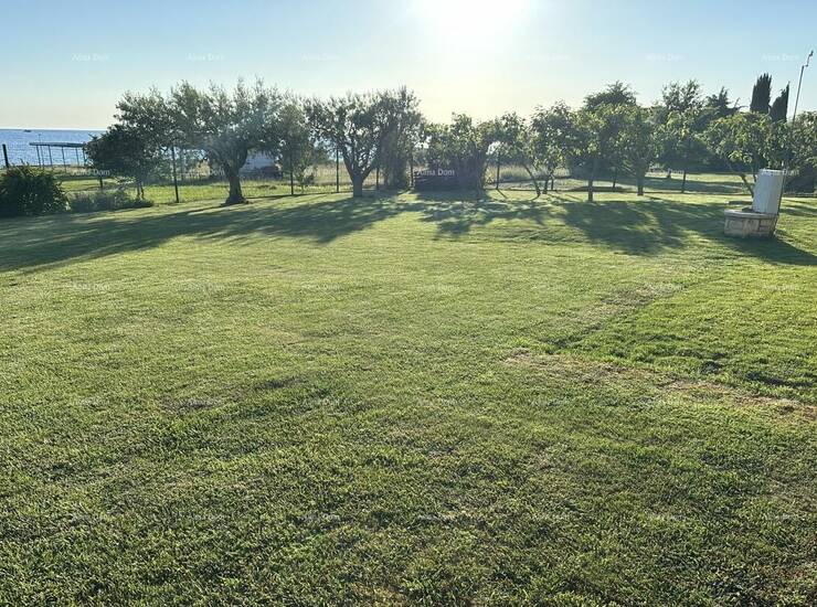 Prodaje se atraktivno građevinsko zemljište površine 591 m² u Lovrečic...