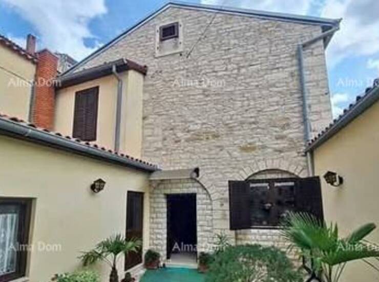 Prodaje se prostrana kuća ukupne površine 200 m², smještena na dvije et...