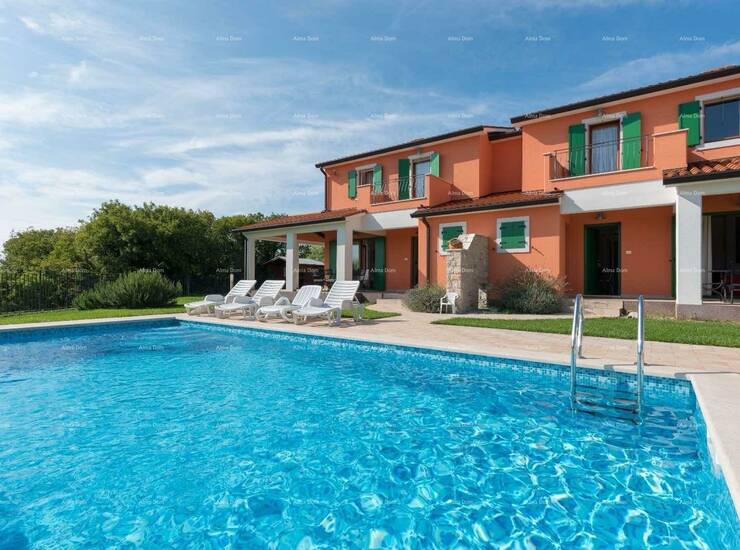 Prodaje se vila s dva potpuno neovisna i odlično izolirana apartmana, ukup...