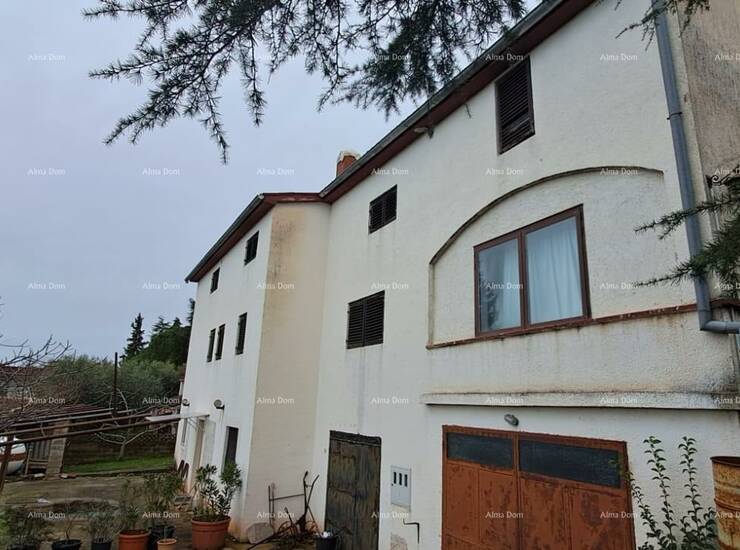 Prodaje se poslovno-stambena zgrada od 800m2, u blizini Poreča.

Zgrada se...