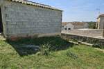 Prodaje se kuća u izgradnji, 70 m2 blizu Vrsara. Postoji izgrađena garaž...
