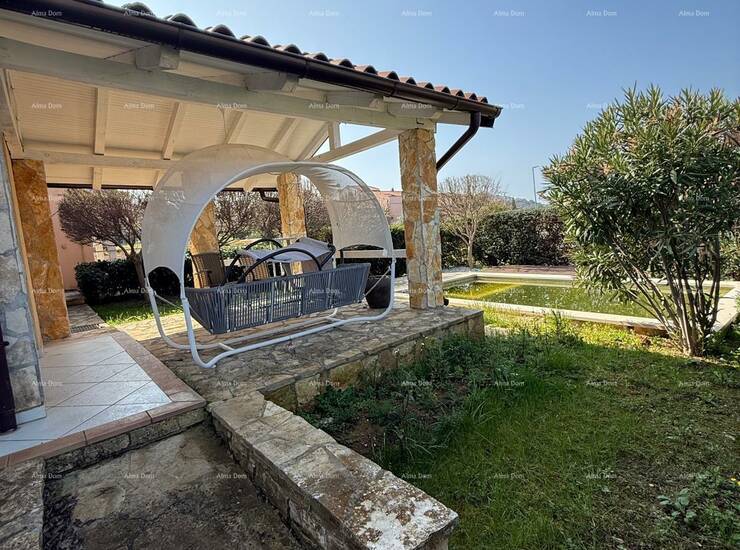U ponudi je kuća na tri etaže ukupne neto korisne površine 110,41 m², k...