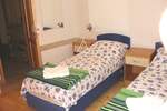 Kompleks: 2 kuće, 3 katastarske čestice zemljišta, ured, garaža i ljetna ku