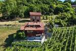 Trški Vrh – kuća s uređenom okućnicom, vinogradom i prekrasnim pogledom