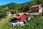 Trški Vrh – kuća s uređenom okućnicom, vinogradom i prekrasnim pogledom