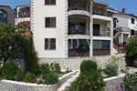 Rabac, kuća sa četiri stambene jedinice, te predivnim pogledom na more