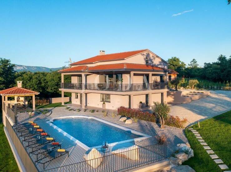 Pićan, okolica, prekrasna Villa okružena prirodom