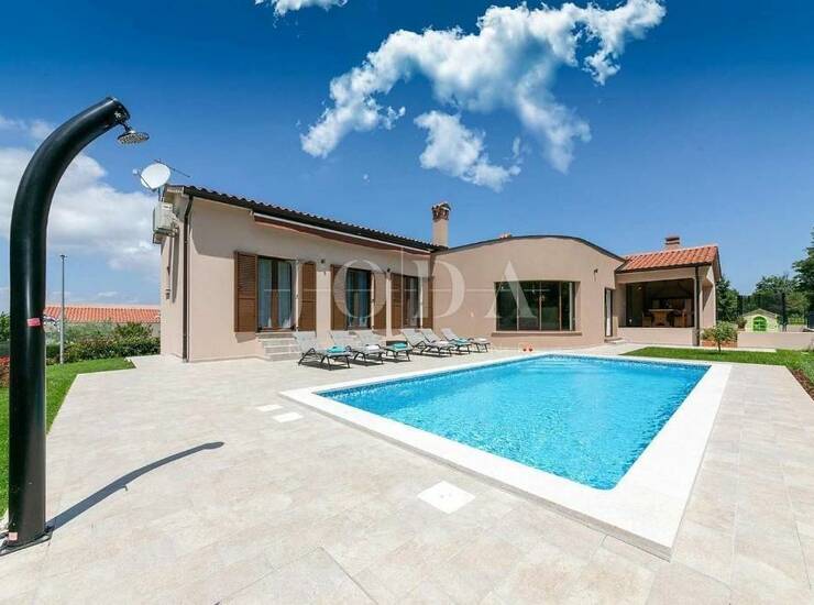 Labin, Villa sa bazenom na traženoj lokaciji