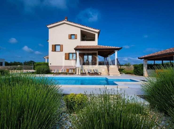Svetvinčenat, okolica, Villa sa jacuzzijem i grijanim bazenom