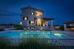 Svetvinčenat, okolica, Villa sa jacuzzijem i grijanim bazenom