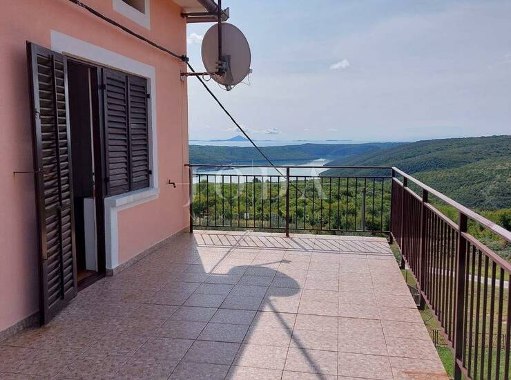 Barban, okolica, obiteljska kuća sa pogledom na more