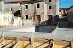Barban, okolica, dvije kuće za adaptaciju sa bazenom