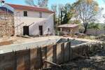 Barban, okolica stancija sa dvije kuće, pomoćnim objektom i bazenom