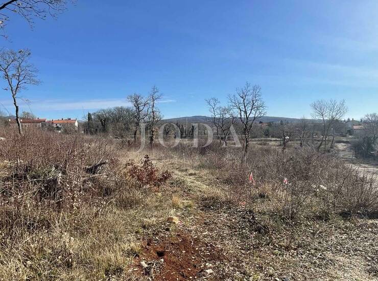 Labin, građevinsko zemljište u mirnom okruženju, u blizini grada — fotografija 4