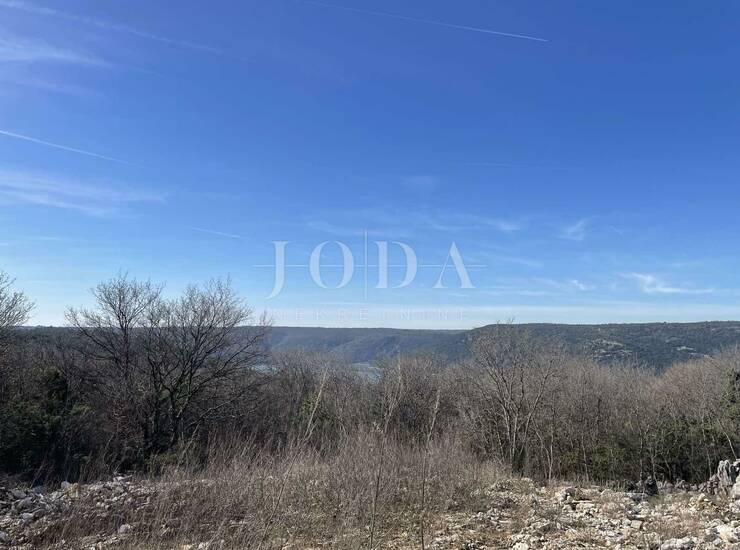 Labin, okolica, građevinsko zemljište sa pogledom na more — fotografija 3