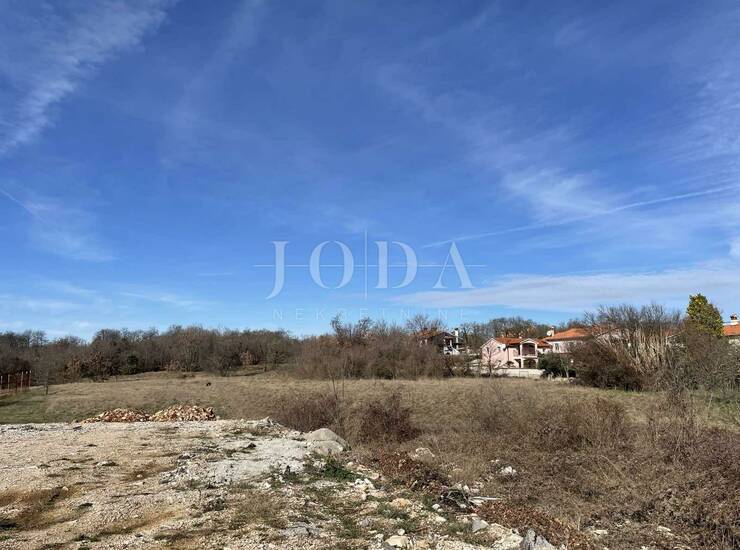 Labin, veliko građevinsko zemljište na traženoj lokaciji — fotografija 3