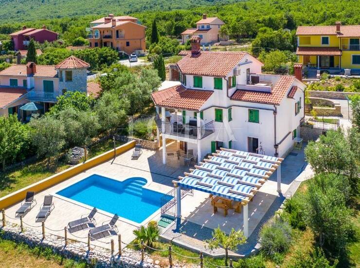 Labin, okolica, kuća sa bazenom i prekrasnim pogledom na more — fotografija 2