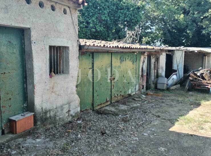 Pula, okolica, građevinsko zemljište sa postojećim objektom — fotografija 2