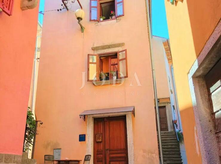 Labin, kuća sa tri stambene jedinice u starogradskoj jezgri