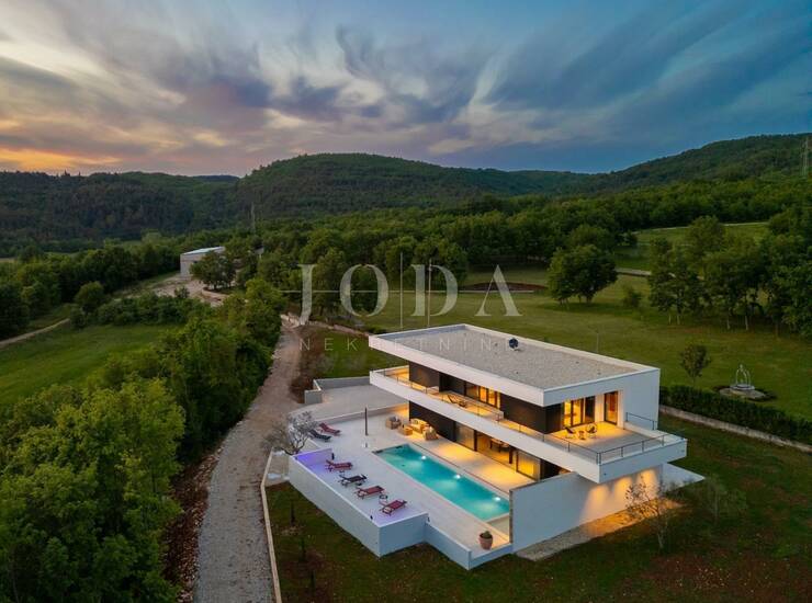 Grožnjan, zadivljujuća luksuzna dizajnerska Villa