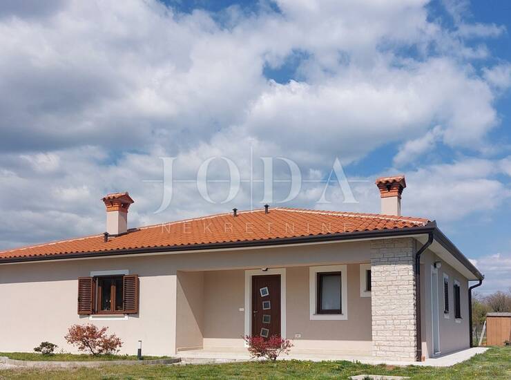 Lijepa prizemnica sa prostranom okućnicom 1900m2,LABIN
