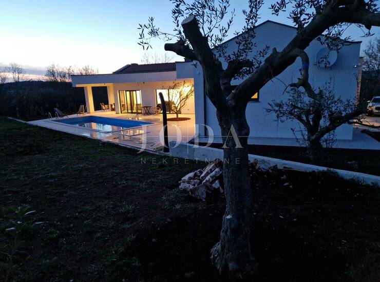 Rovinj, okolica, novoizgrađena moderna Villa