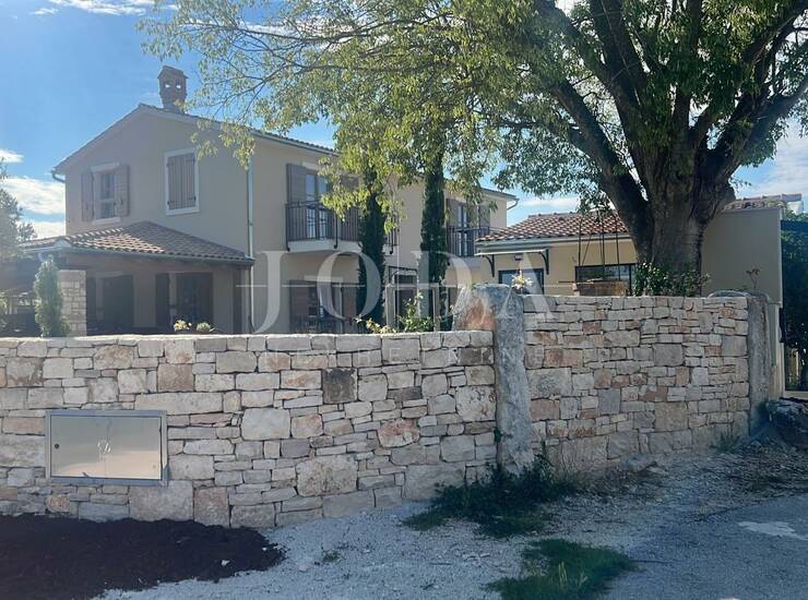 Svetvinčenat, tradicionalna istarska kuća sa bazenom u srcu Istre