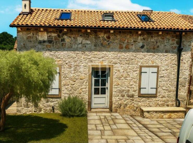 Prekrasna kompletno renovirana kamena kuća,SKITAČA