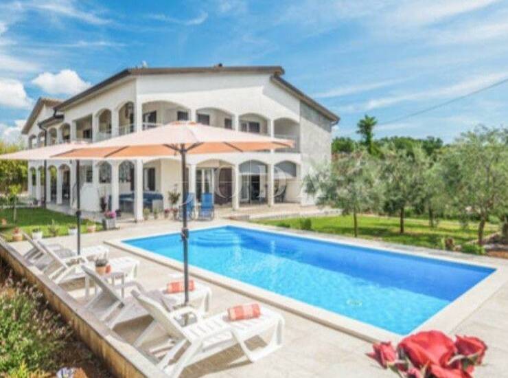 Lijepa kuća sa 2stana i 3app,POREČ okolica