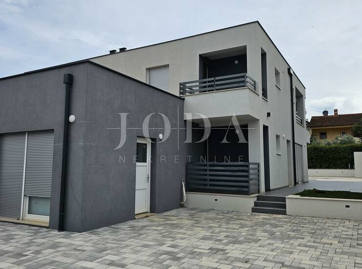POPUST Novogradnja kuća sa bazenom,NOVIGRAD okolica