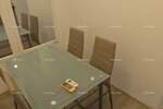 Prodaje se  stan površine 83 m² u Puli, smješten na 1. katu manje stambe...