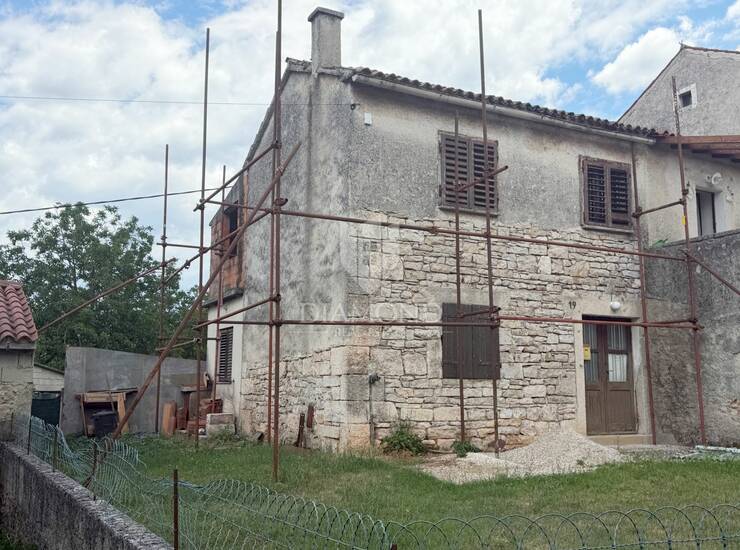 Barban, Autentična kamena kuća za renovaciju