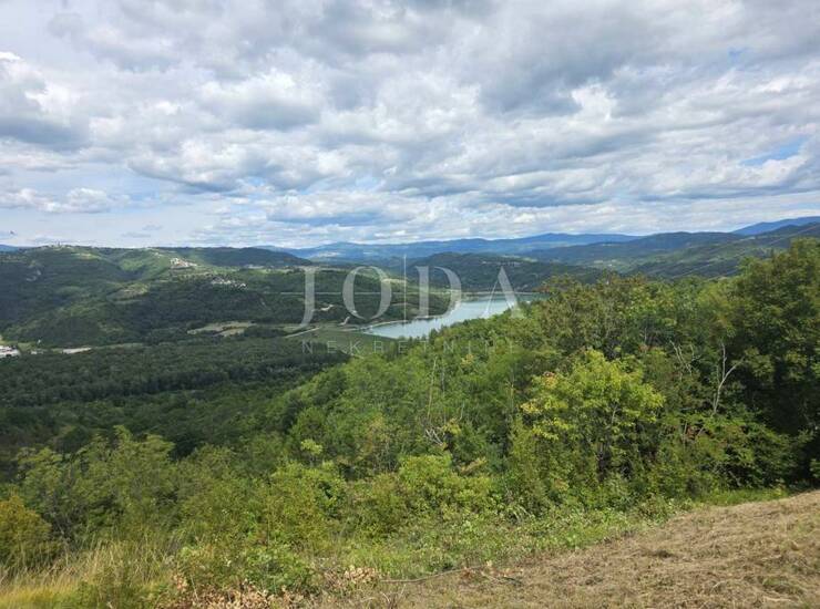 Građevinsko zemljište s pogledom na jezero Butoniga,Pazin okolica
