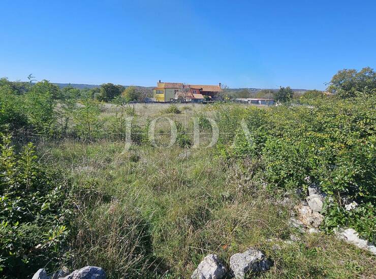 Građevinsko zemljište na mirnoj lokaciji,Labin okolica
