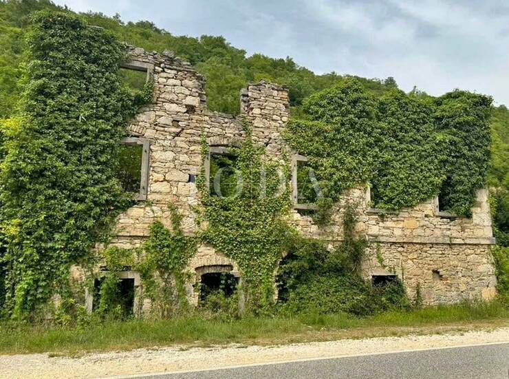 Dvije kamene kuće 240m2+58m2 za kompletnu adaptaciju sa zemljištem 5300m2,Buz — fotografija 3
