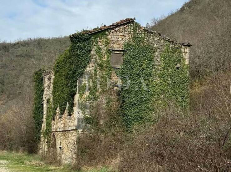 Dvije kamene kuće 240m2+58m2 za kompletnu adaptaciju sa zemljištem 5300m2,Buz — fotografija 4