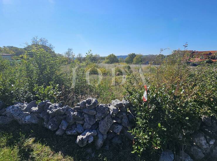 Građevinsko zemljište okruženo zelenilom,Labin okolica