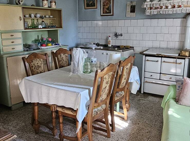 PRILIKA!Tradicionalna istarska kuća s velikim građevinskim zemljištem,Labin  — fotografija 2
