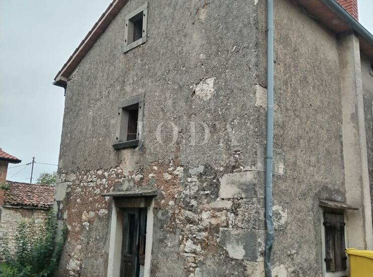 Labin, okolica, starina za adaptaciju u manjem selu