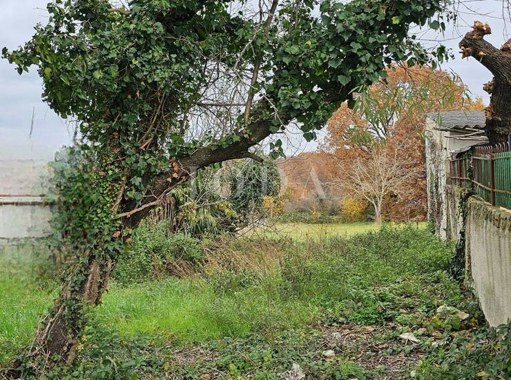 Građevinsko zemljište na frekventnoj lokaciji,Brtonigla