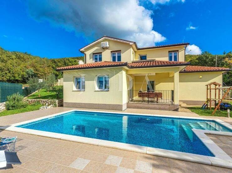 Labin, okolica, prekrasna Villa sa bazenom i velikom okućnicom