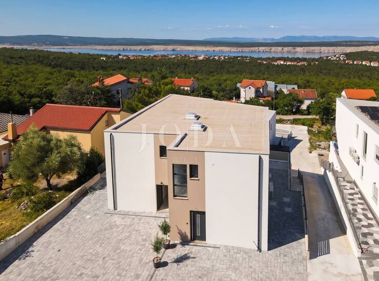 Jadranovo, moderna dvojna kuća s bazenom