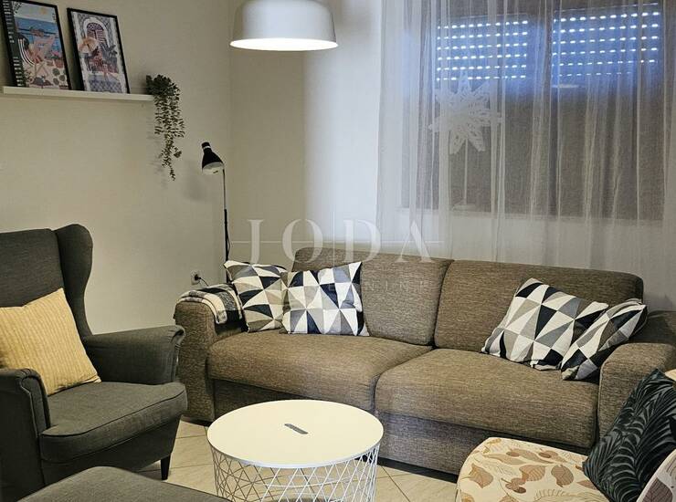 Lijepa opremljena kuća sa 4 građ.parcele 4.200m2,LOBORIKA — fotografija 4