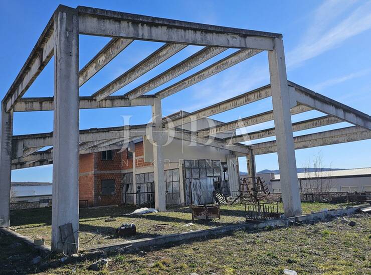 Poslovno proizvodna zgrada na prostranoj parceli,LABIN — fotografija 3