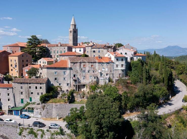 Labin, kuća sa očaravajućim pogledom na more, projektom i građevinskom dozv