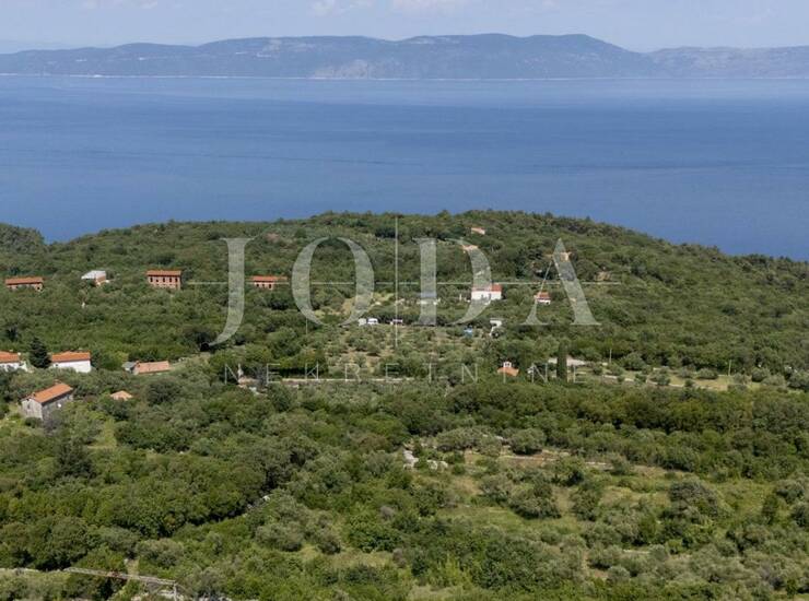 Atraktivno građevinsko zemljište sa prekrasnim pogledom na more,LABIN okolica