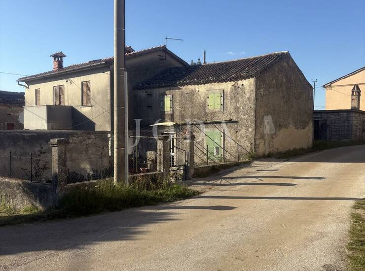 Labin, okolica, kuća za adaptaciju u manjem, mirnom selu