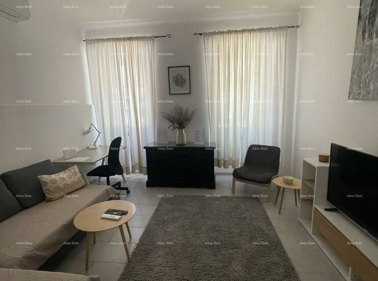 Na prodaju je jednosoban stan površine 45 m², smješten u prizemlju stamb...
